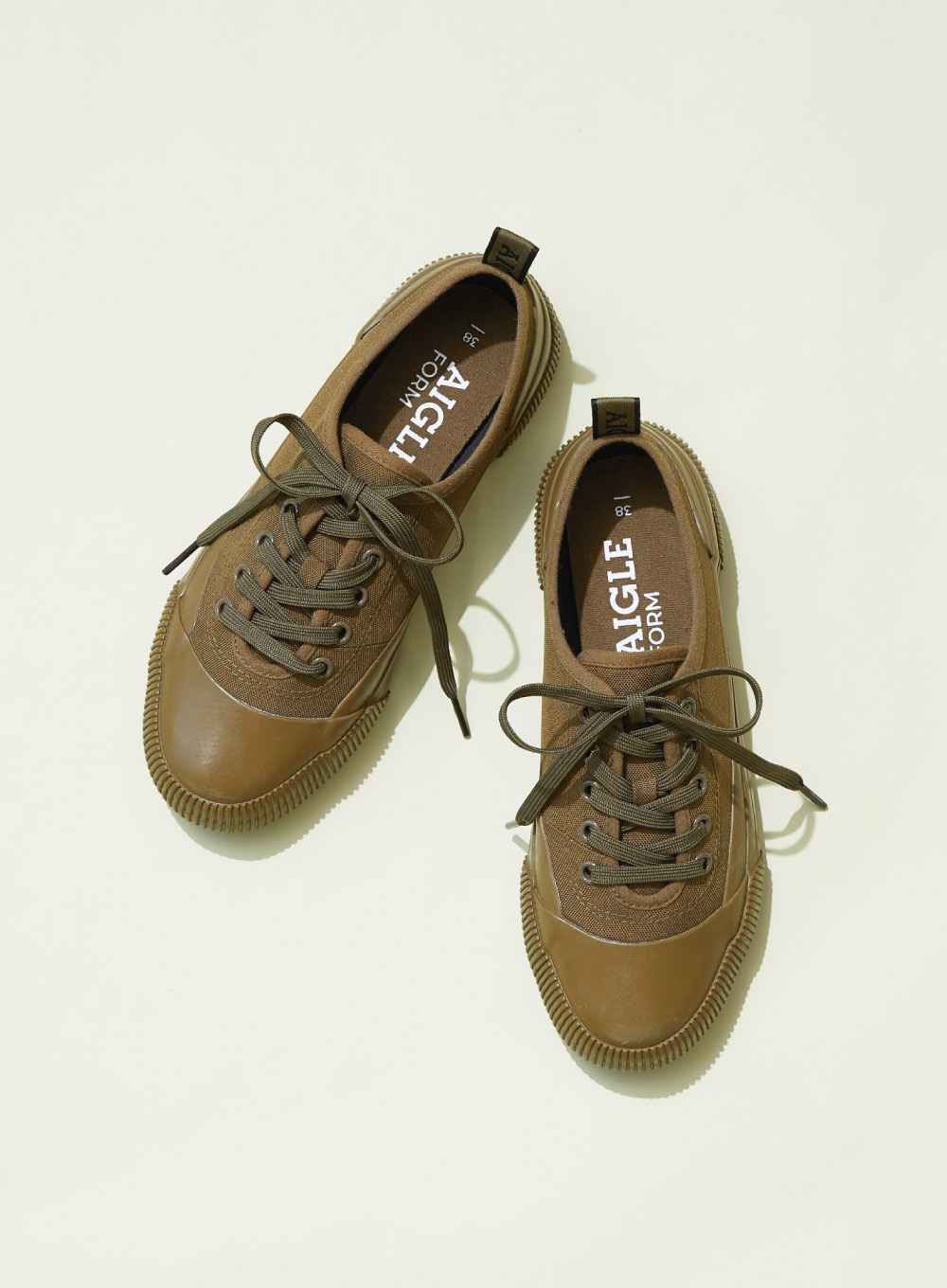 画像:スニーカー RUBBER LOW W