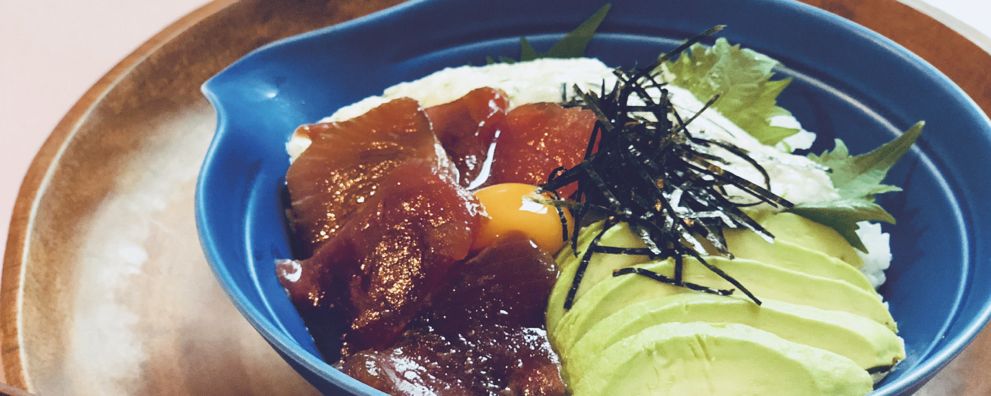 画像：トロロとアボカドの絶品づけマグロDON