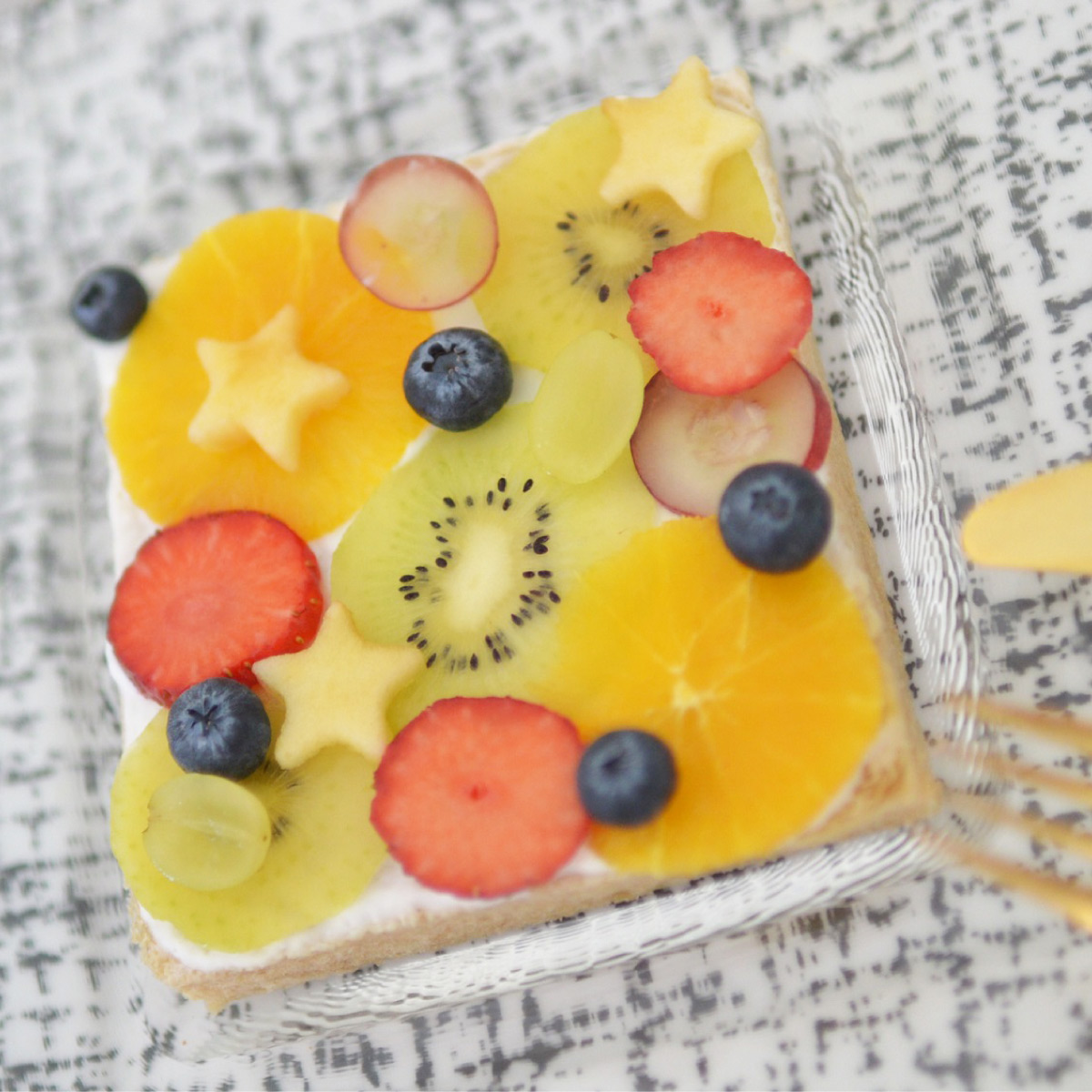 画像：レインボーフルーツ オープンサンド