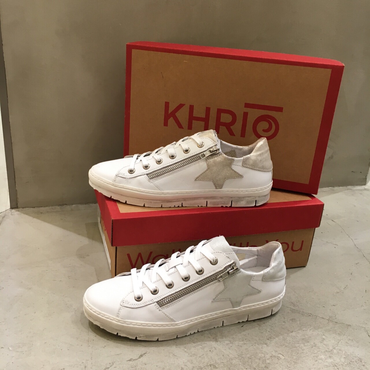 柔らかな質感の KHRIO】星柄がポイントで可愛い！イタリア発スニーカー 靴