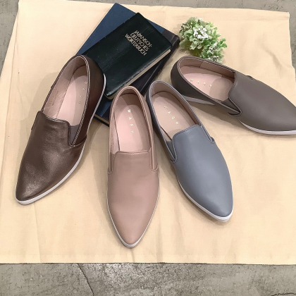 新色入荷☆春らしいスリップオンシューズ