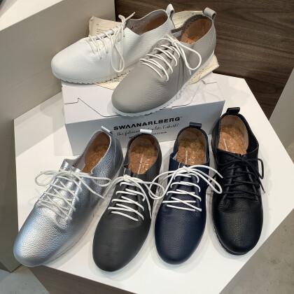 春おすすめの大人レザースニーカー【SWAAN4RLBERG】