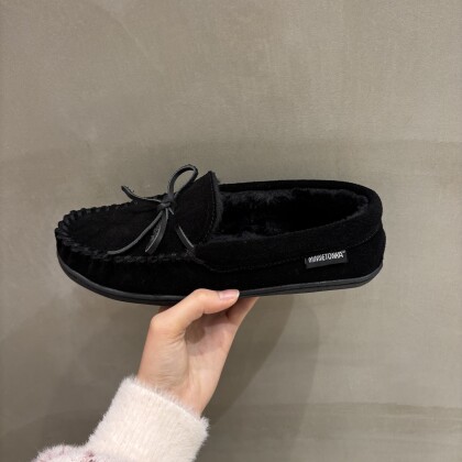 《MINNETONKA》ふわふわボアのCADENCE 