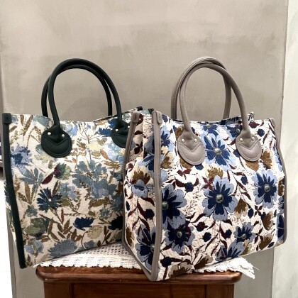 コーディネートのアクセントに。【cache cache】