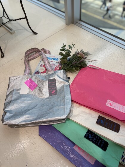 【高機能×オシャレ】カラフルなトートバックが登場中🛒💞