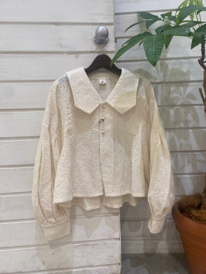 幾何チェーン刺繍　ショートブラウス