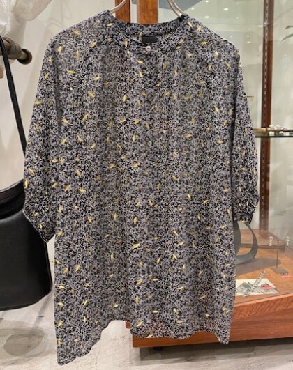 【新商品】箔リーフPT　ギャザーブラウス
