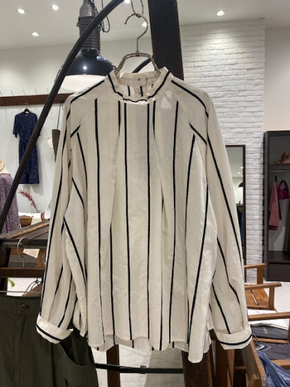 【再入荷】ベロアラインストライプ スタンドブラウス