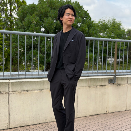 動きやすさ抜群　カジナイロンスラックス