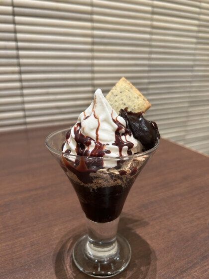 なくなり次第終了の限定ミニパフェ！　ウーロンチョコミニパフェ