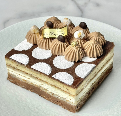 ナッツ・バニラ・チョコの3層のケーキ　マルジョレーヌ