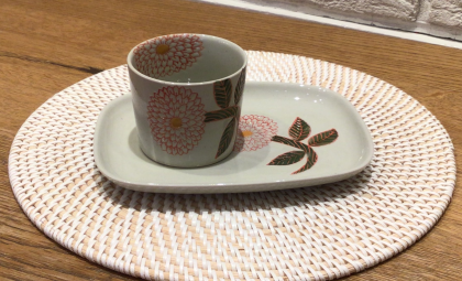 人気のダリア柄の食器♪