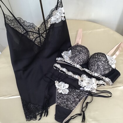 編みレース✖️ラメ粒子のセクシーキュートコーデ🌟
