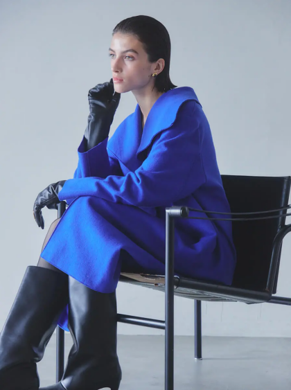 昨年も人気のビッグカラーコート②🤍💙🖤