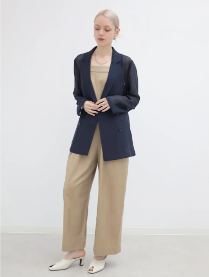 上品な印象で着れる大人サロペット✨