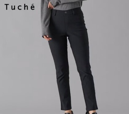 ストレッチ素材で脚をまっすぐ美しく魅せるパンツ