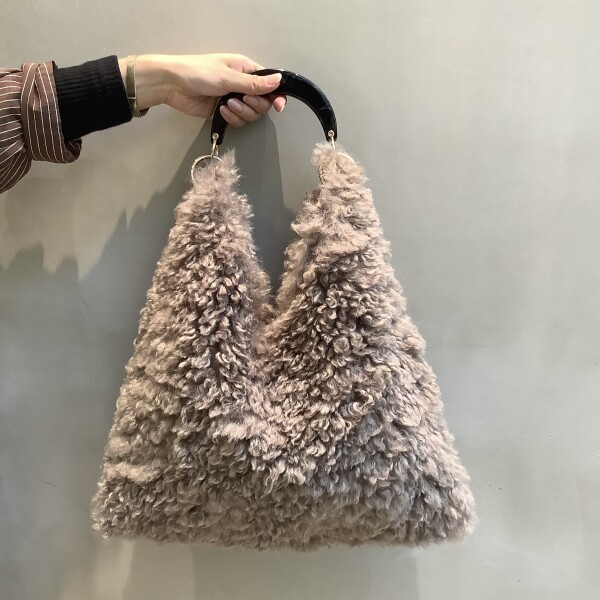 トライアングルファーバッグ