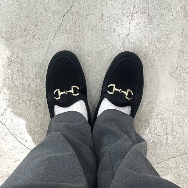 ベロア生地のフラットシューズ【ALBE】