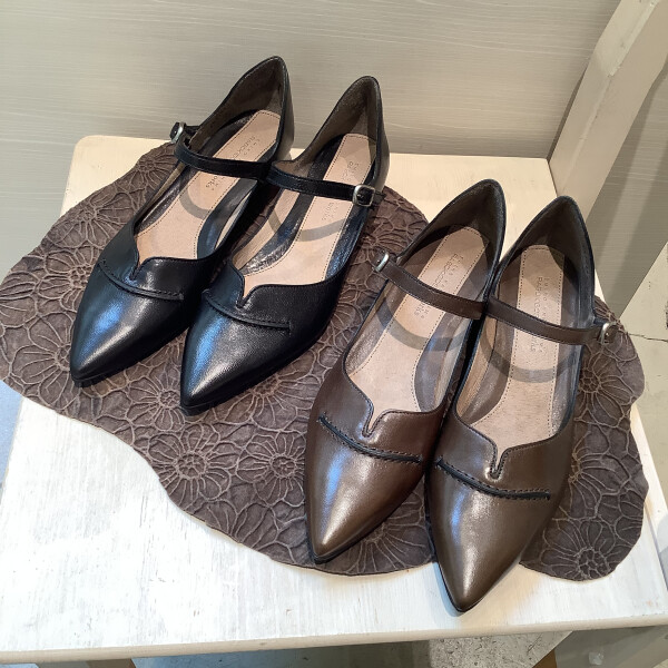 made in japan【RABOKIGOSHI works】ストラップパンプス新色入荷です☆
