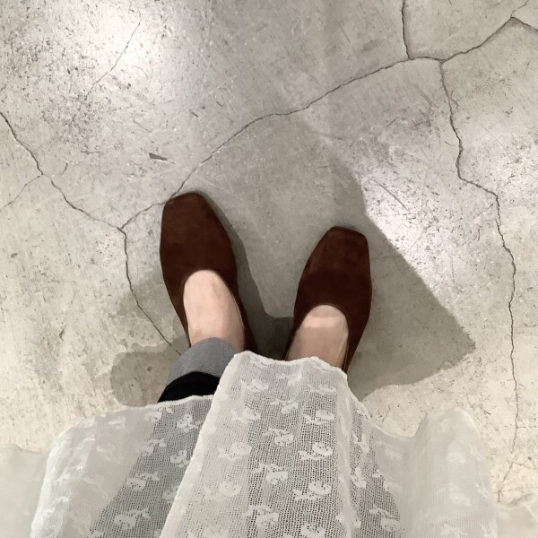 春の新作パンプス。