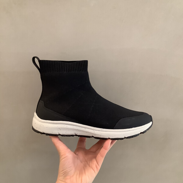 おすすめ高機能スニーカー！