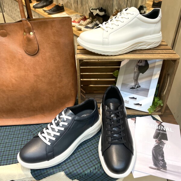 泡のような軽快な履き心地♪【whoop’-de-doo'  COMFY SHABORN】