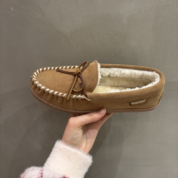 《MINNETONKA》ふわふわボアのCADENCE 