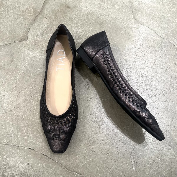 シルエットが綺麗なメッシュパンプス