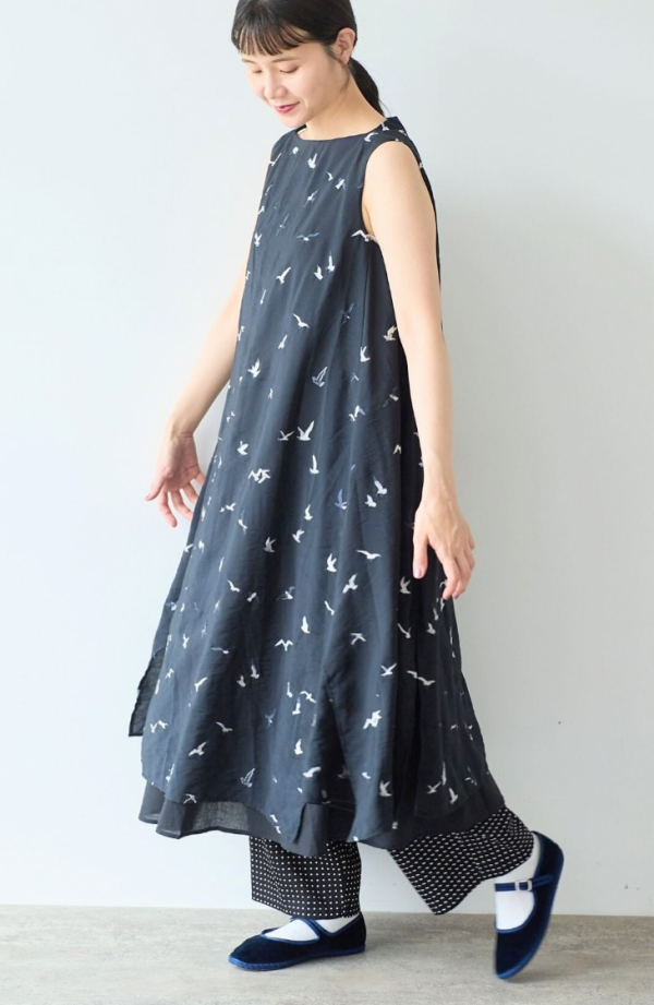 日常をモードに彩る。大人のための『鳥の刺繍』シリーズ