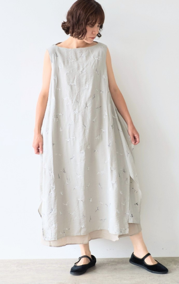 日常をモードに彩る。大人のための『鳥の刺繍』シリーズ