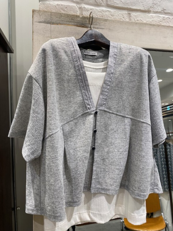 【新商品】ランダムシアーJQ　Vネックショートカーデ
