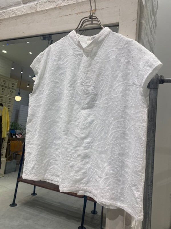【新商品】薄手綿ペイズリー刺繍　フレンチブラウス