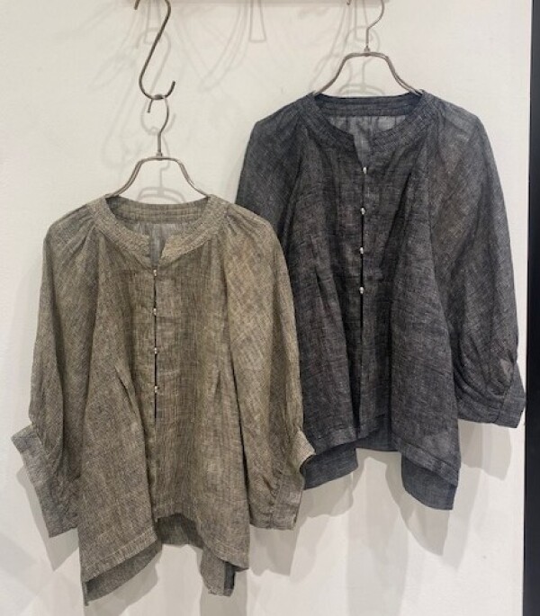 ラミーウィンドペンプリント ショートブラウス