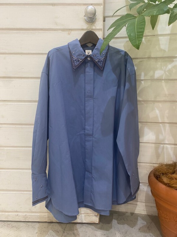 パーツ刺繍コットン　ロングシャツ