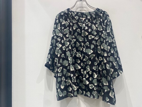 【新商品】ペタルブラーPT　ギャザーネックブラウス