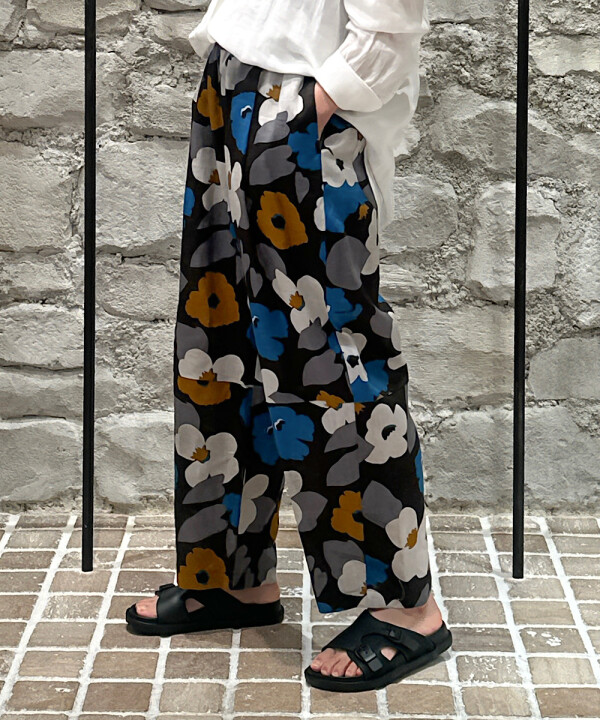LIBERTYプリントバレルパンツ