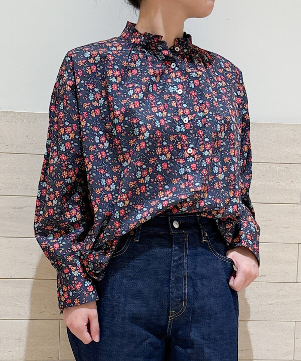 LIBERTYプリントフリルブラウス