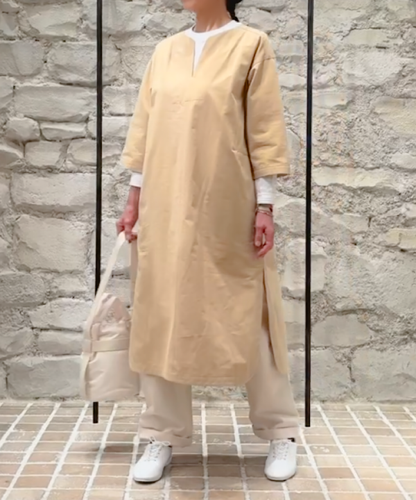 キーネックスリットワンピース