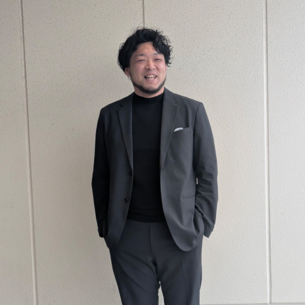 完売必須　ジャケットのインナーに　シームレスコットンTシャツ