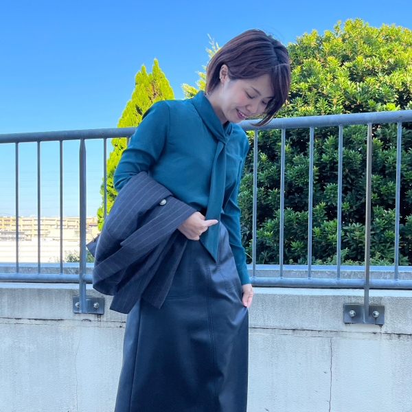 秋冬のオフィスブラウス
