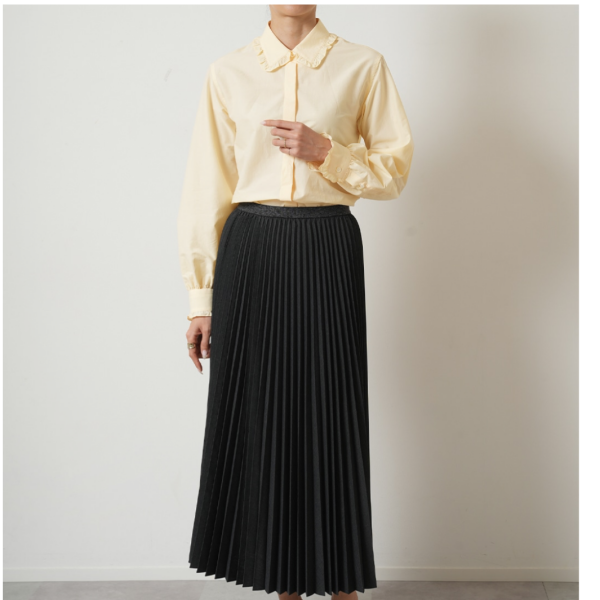 12月華やかな場面には【フリルシャツ】