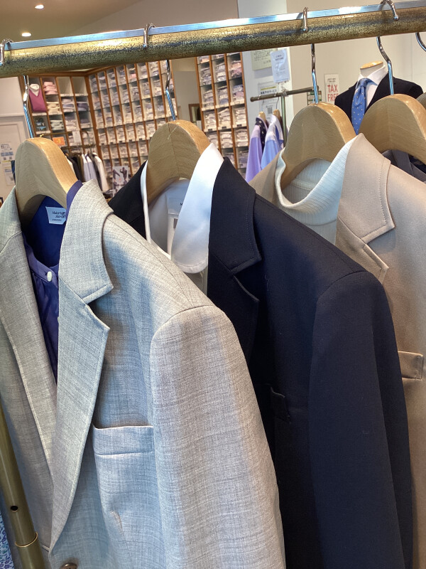 本日入荷　オフィス・オケージョンスタイルオススメ【レディースジャケット】