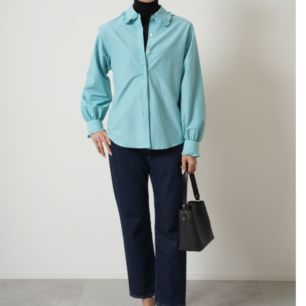 12月華やかな場面には【フリルシャツ】