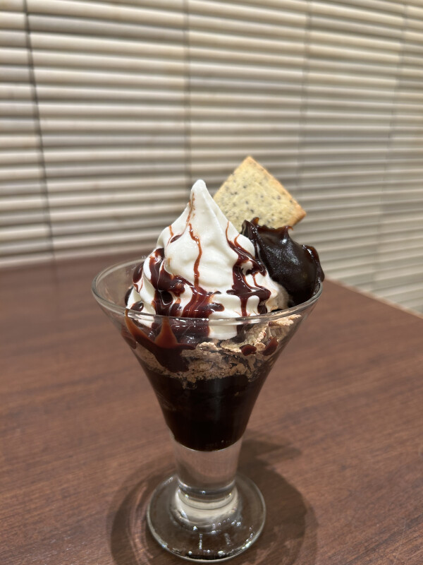 なくなり次第終了の限定ミニパフェ！　ウーロンチョコミニパフェ