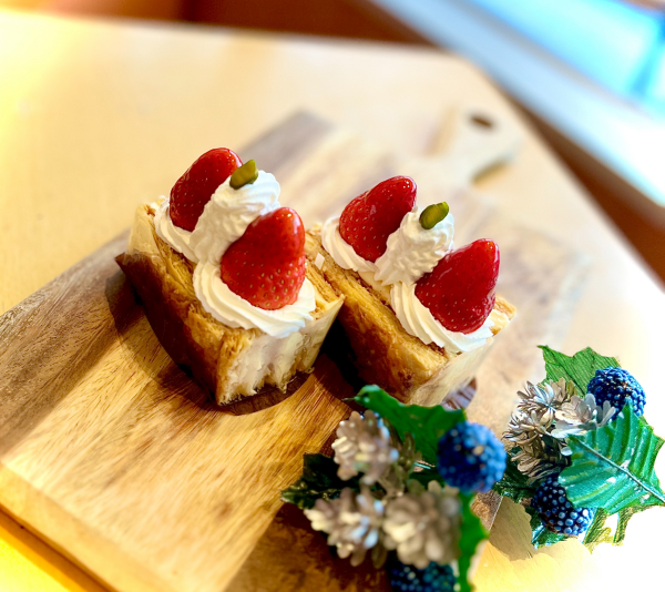 季節のお品物　苺のミルフィーユ