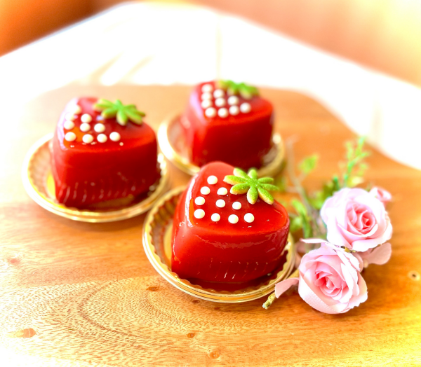 復活　いちごのムースケーキフラウラ