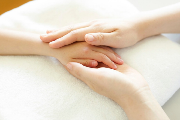 4月ワークショップ「楽しい」「心地いい」体験！親子でふれあうアロマトリートメント