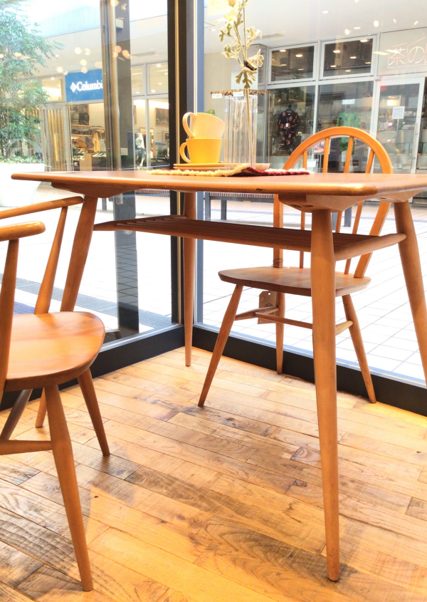 10/1までアンティーク家具展示中！