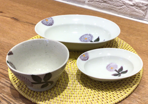 人気のダリア柄の食器♪