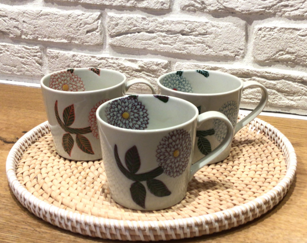 人気のダリア柄の食器♪